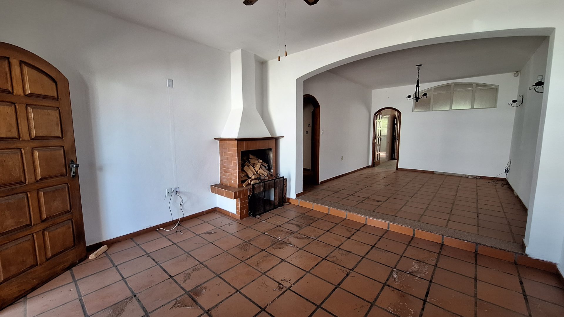 Casarão à Venda no Centro de Socorro-SP com Terreno de 694 M²