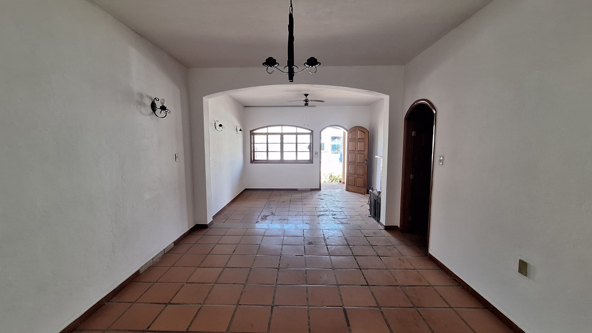 Casarão à Venda no Centro de Socorro-SP com Terreno de 694 M²