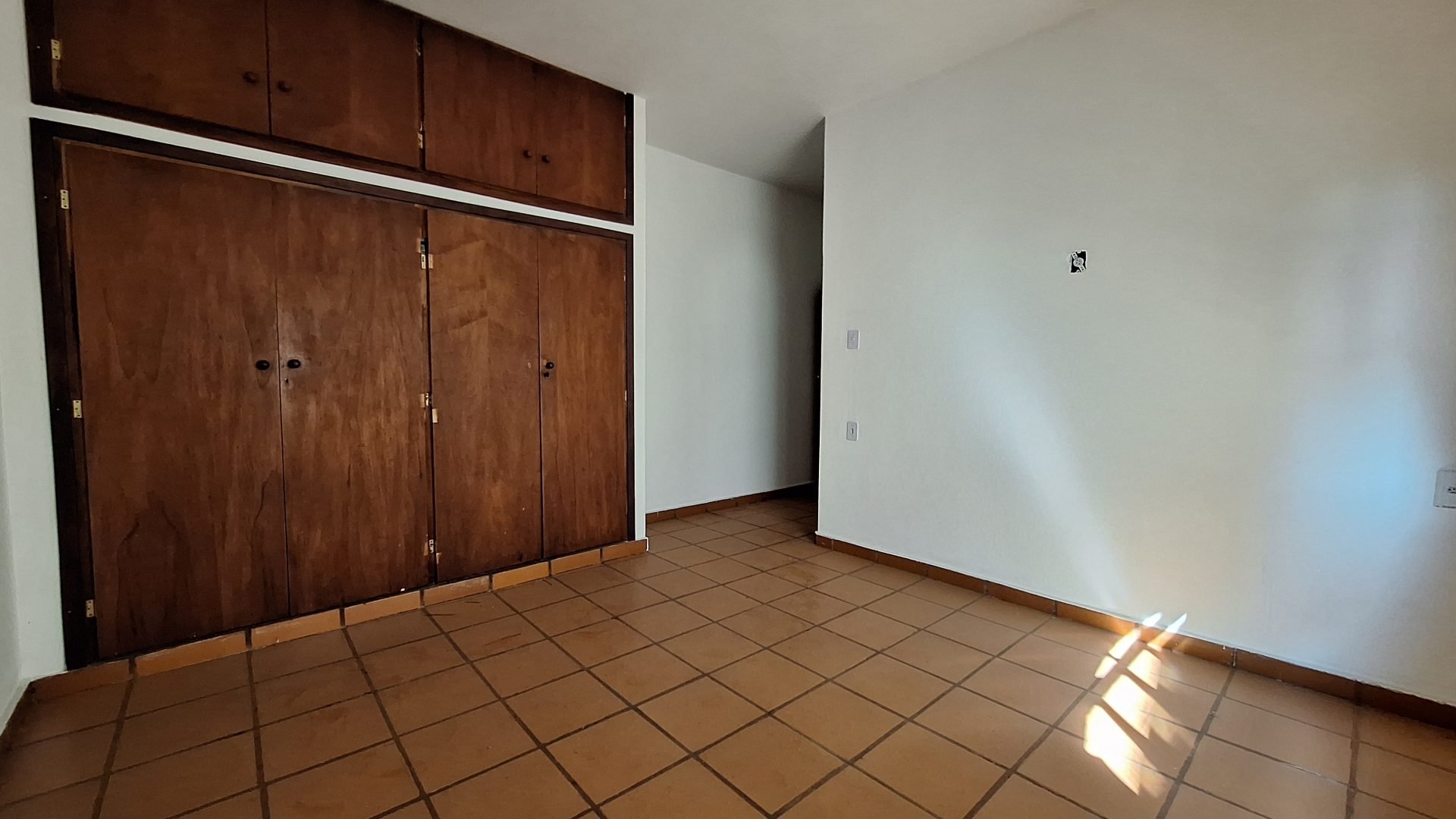 Casarão à Venda no Centro de Socorro-SP com Terreno de 694 M²