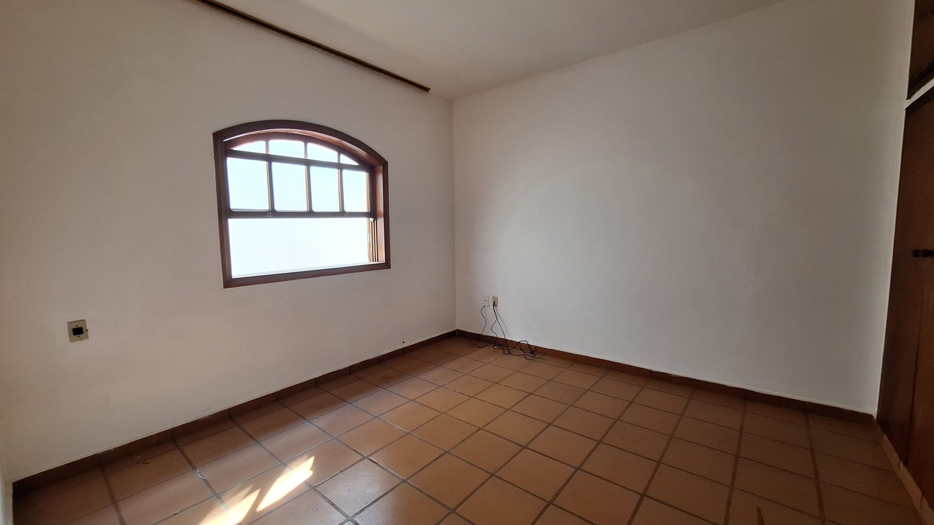 Casarão à Venda no Centro de Socorro-SP com Terreno de 694 M²