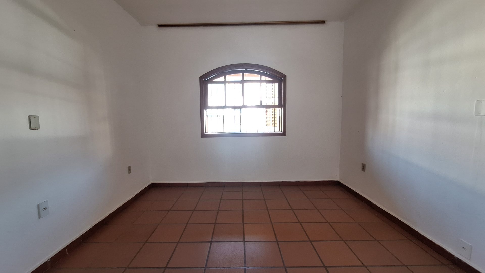 Casarão à Venda no Centro de Socorro-SP com Terreno de 694 M²