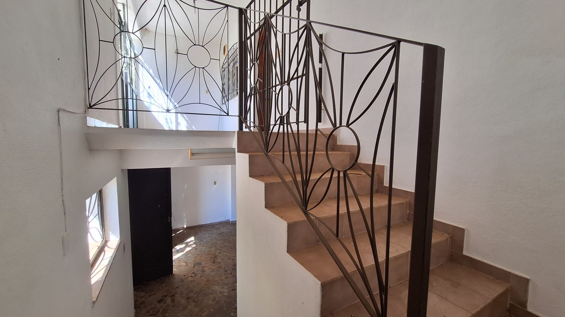 Casarão à Venda no Centro de Socorro-SP com Terreno de 694 M²