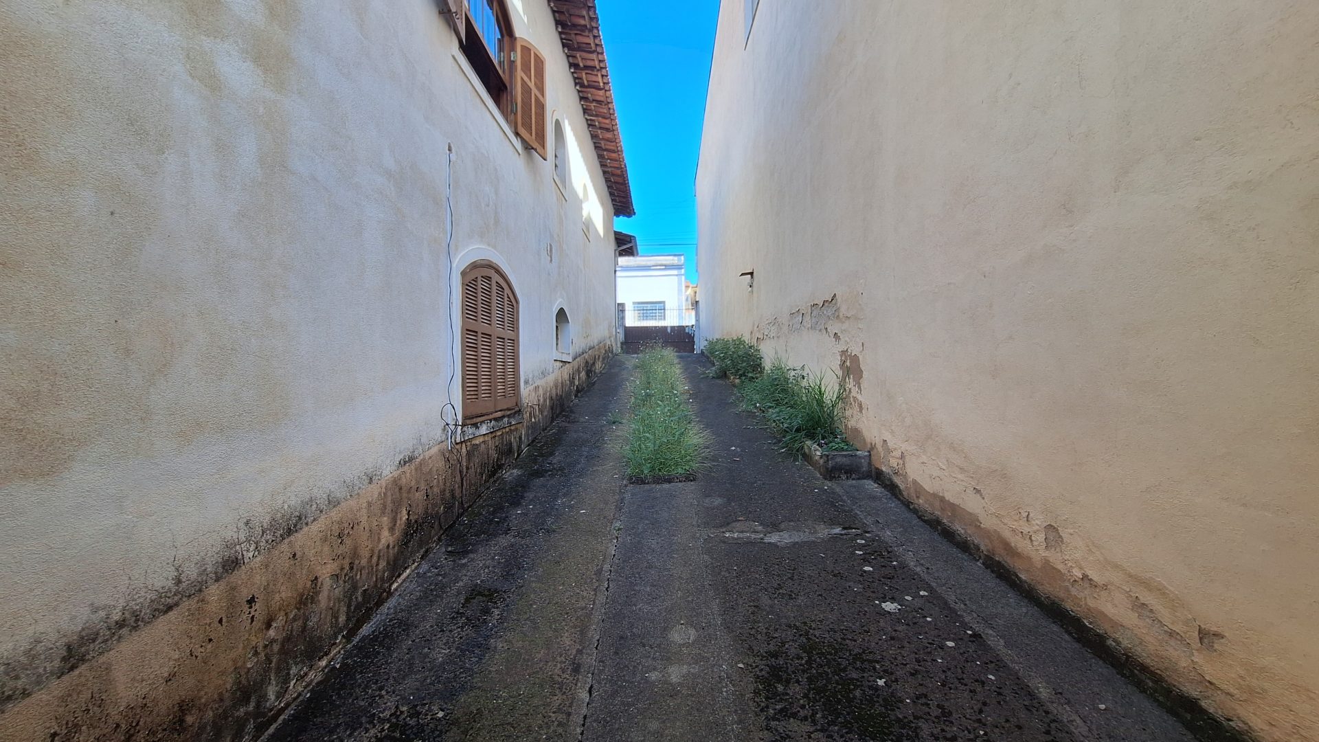Casarão à Venda no Centro de Socorro-SP com Terreno de 694 M²