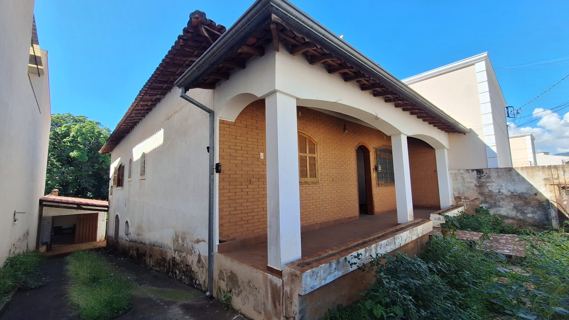 Casarão à Venda no Centro de Socorro-SP com Terreno de 694 M²