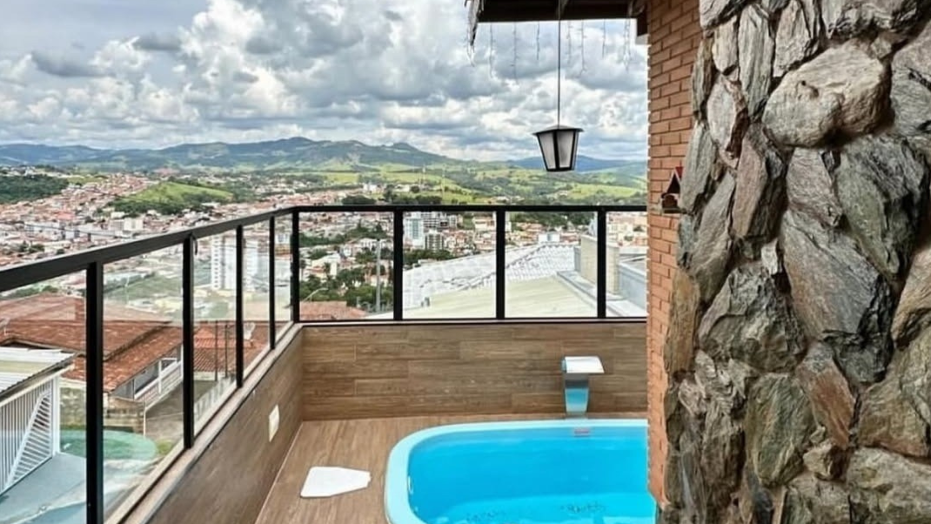 Sobrado Rústico Moderno com Vista Panorâmica