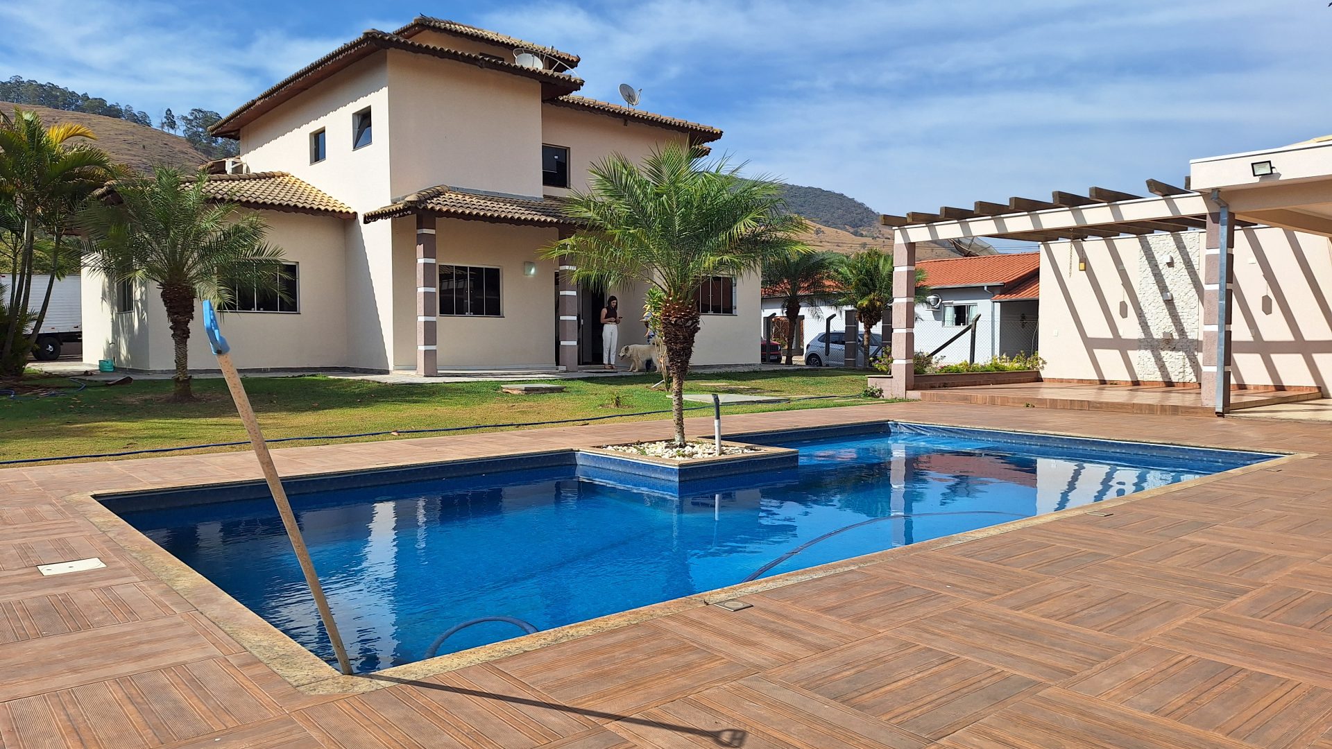 Linda Casa de Campo de Alto Padrão – Socorro/SP   