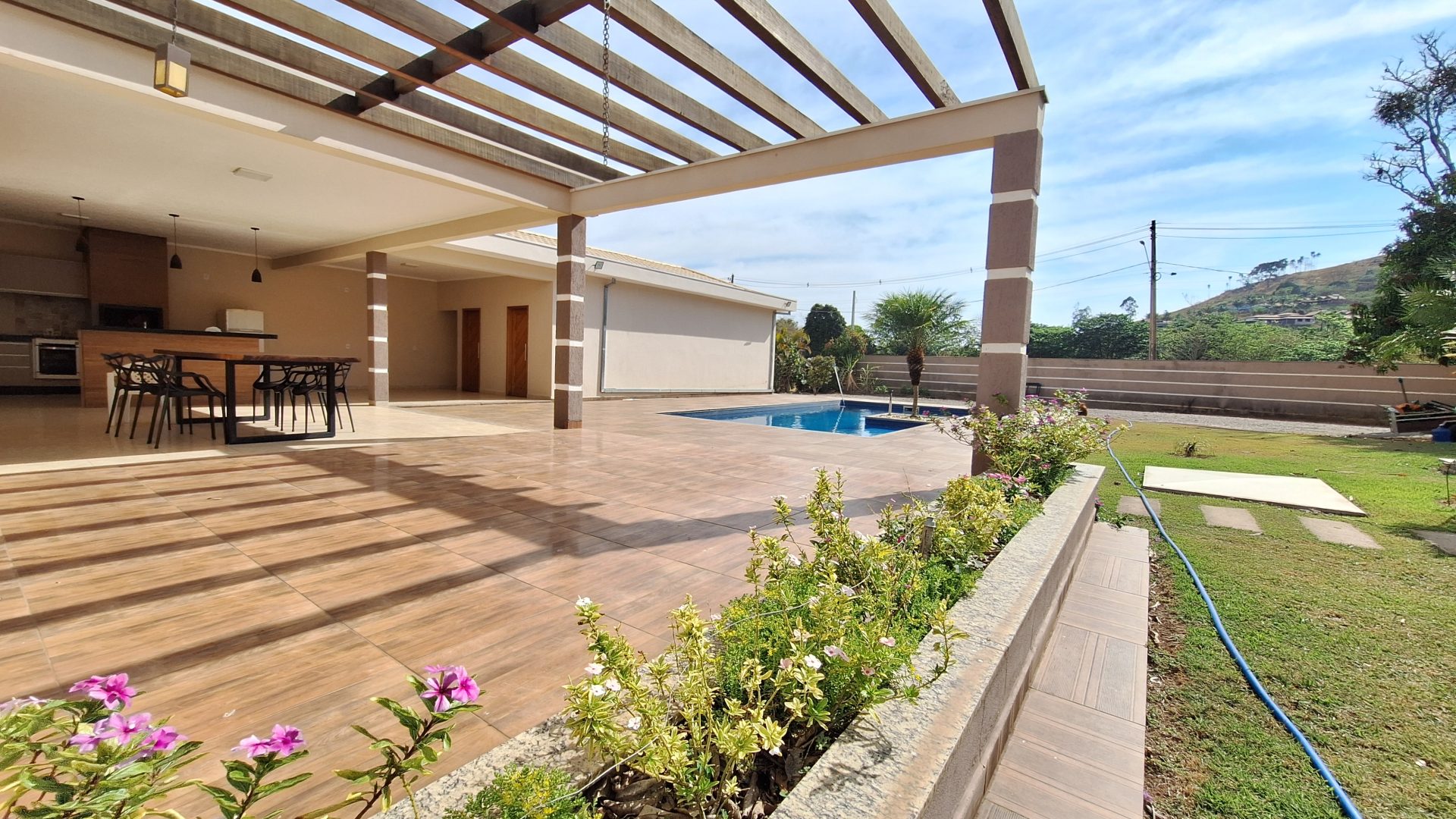 Linda Casa de Campo de Alto Padrão – Socorro/SP   