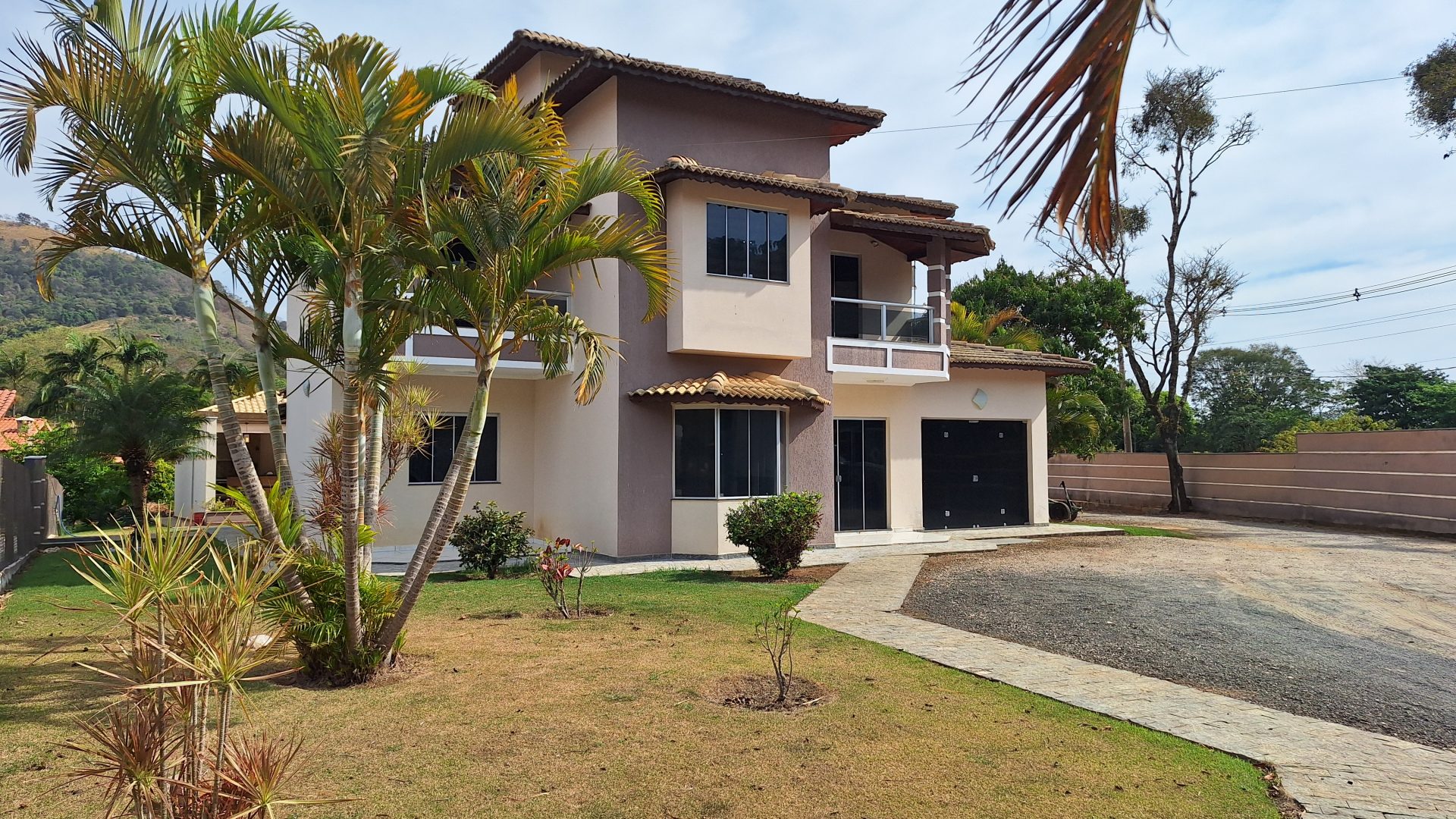 Linda Casa de Campo de Alto Padrão – Socorro/SP   