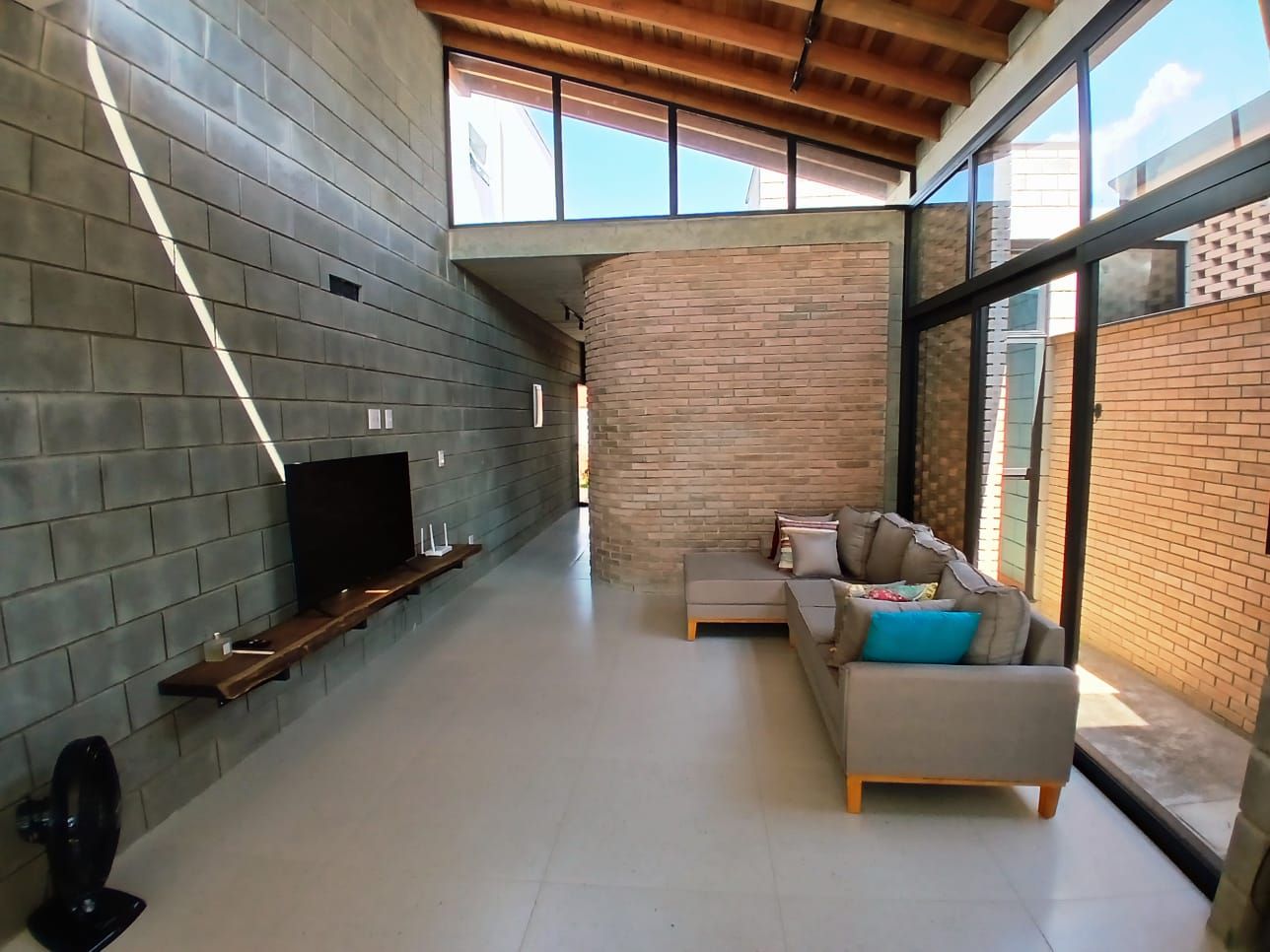 Casa Geminada Térrea – Estilo Industrial Moderno – Palma Real, Socorro-SP   