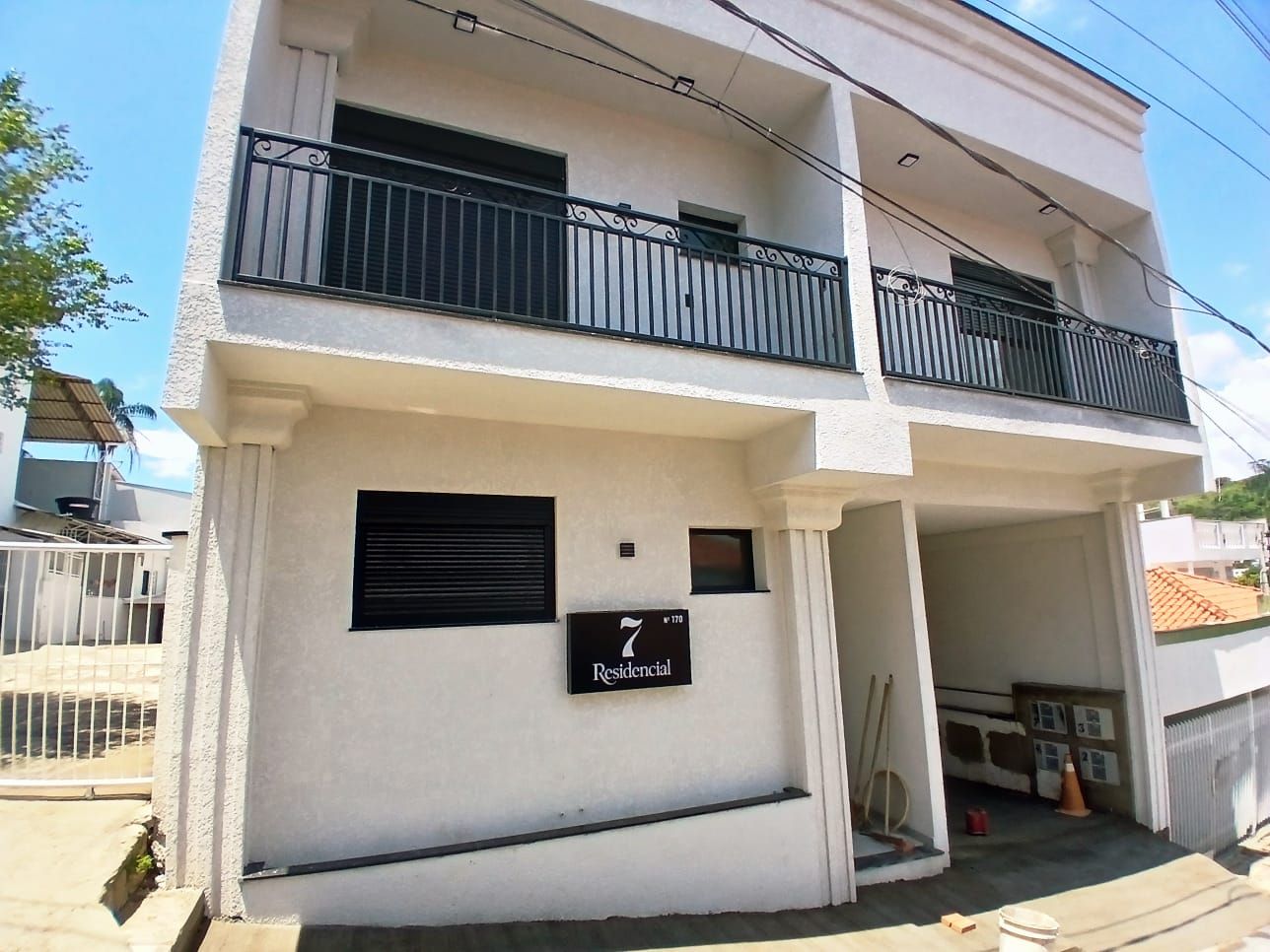 APARTAMENTO MODERNO À VENDA NO CORAÇÃO DE SOCORRO – SP